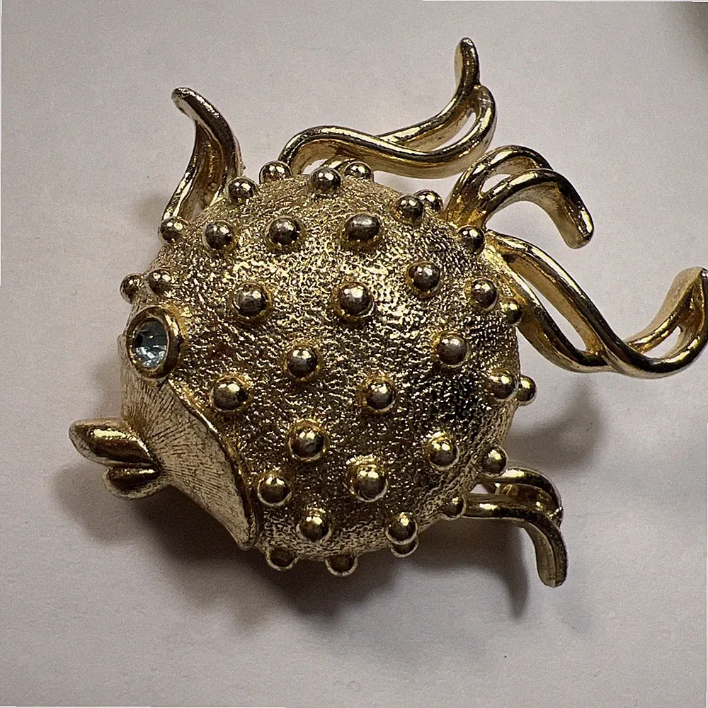 Vtg Fuller Brush Co. Solid Perfume Locket Compact Fish Brooch Pillbox Poison Pin